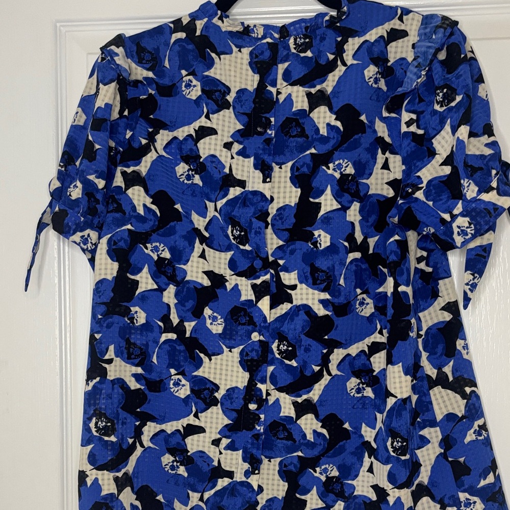 Who What Wear Floral Blue and Black Women's Top Size Small Runs Bigger - Picture 7 of 7